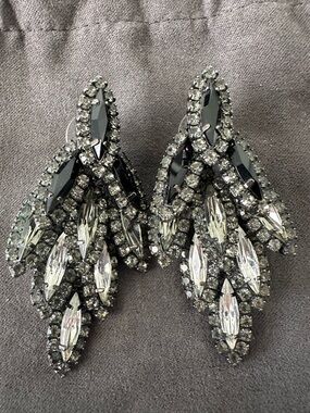 Elizabeth Cole Bacall Black/Charcoal Drop Earrings